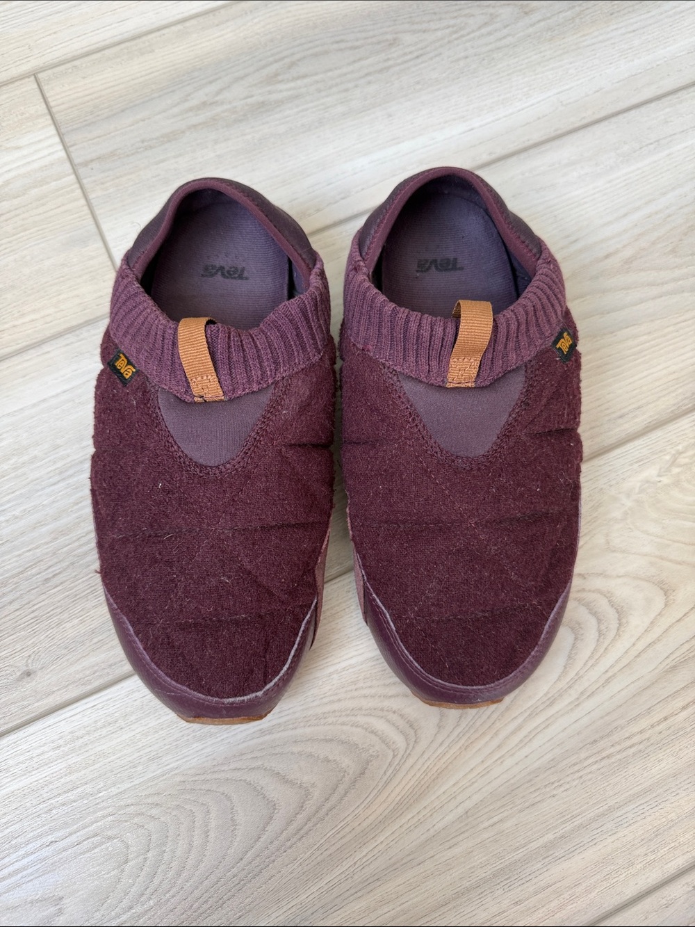 Teva women’s Quilted Slip-Ons in Wine size 8